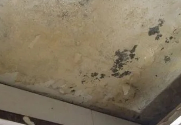 大庆阳台漏水维修公司分享下大庆卫生间渗水维修需要注意哪些问题。